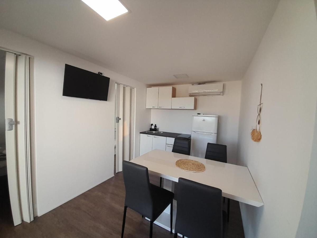 Tiny House Lily With Jacuzzi Apartment Sveti Filip i Jakov Luaran gambar