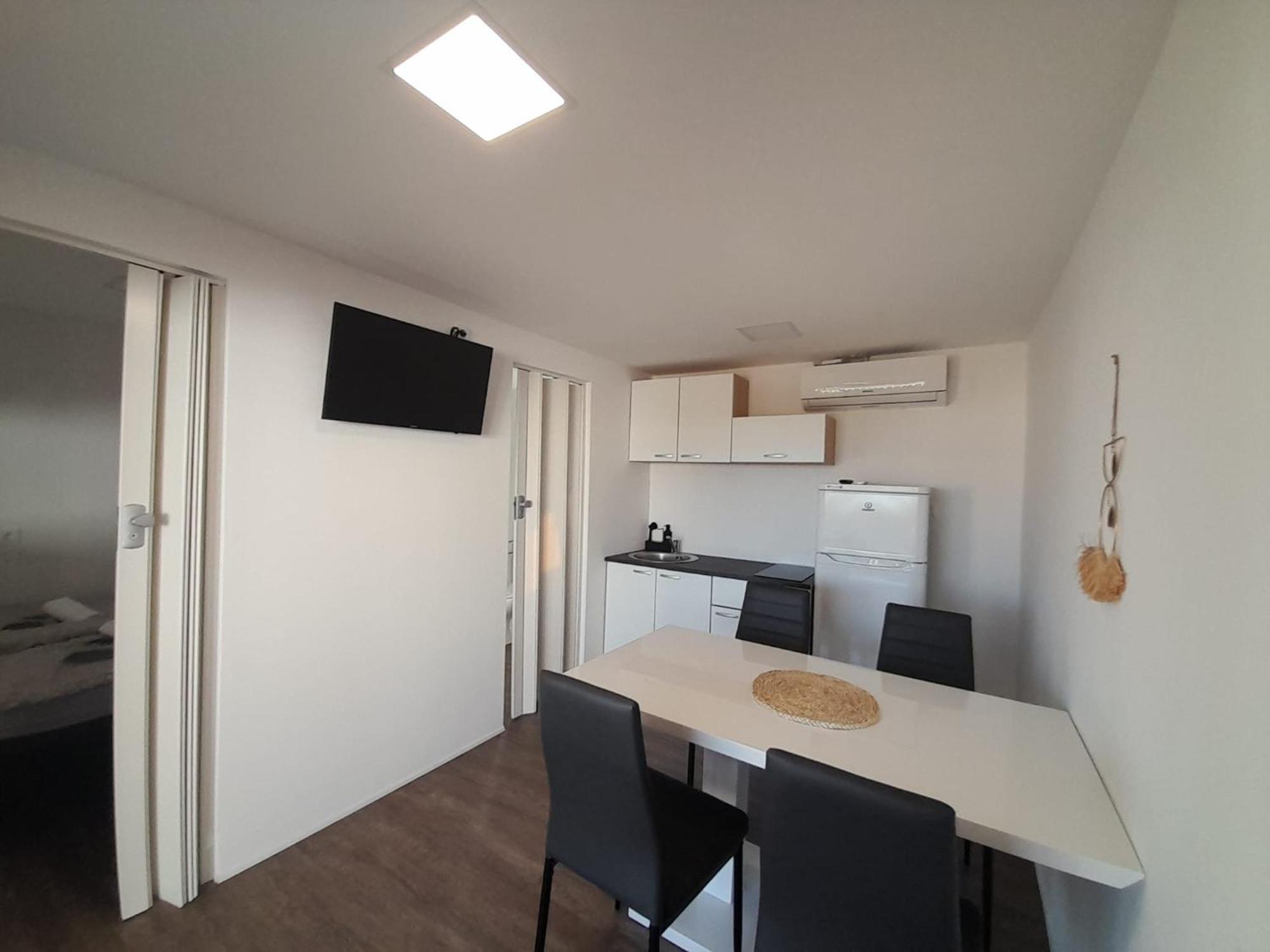 Tiny House Lily With Jacuzzi Apartment Sveti Filip i Jakov Luaran gambar