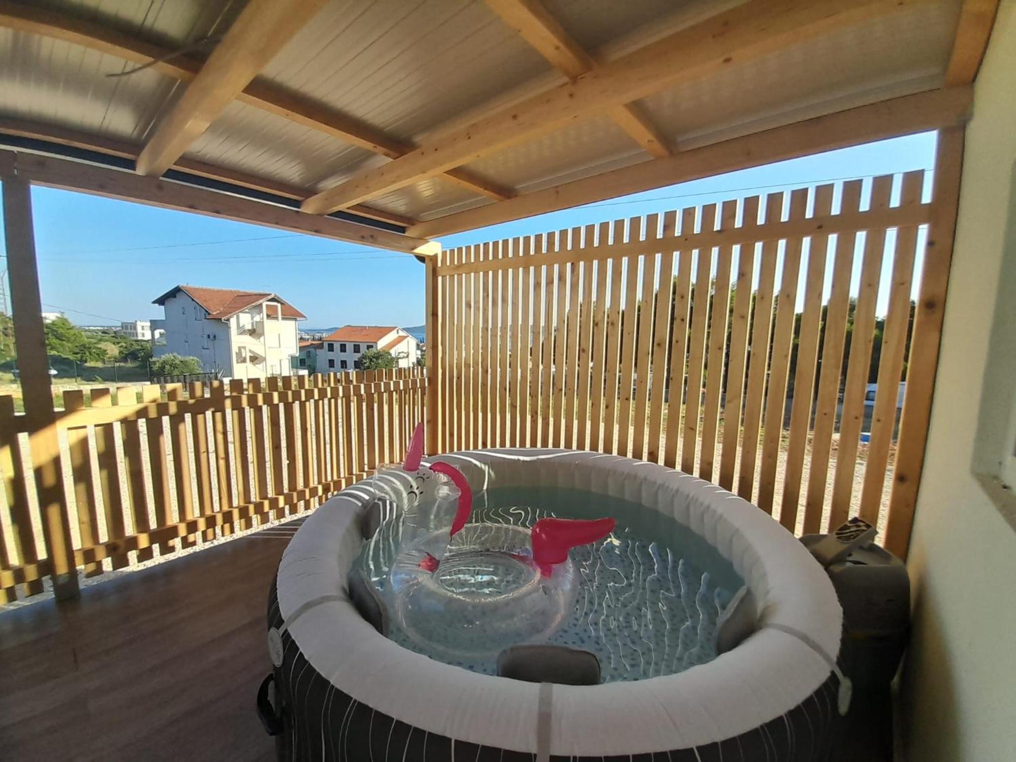 Tiny House Lily With Jacuzzi Apartment Sveti Filip i Jakov Luaran gambar