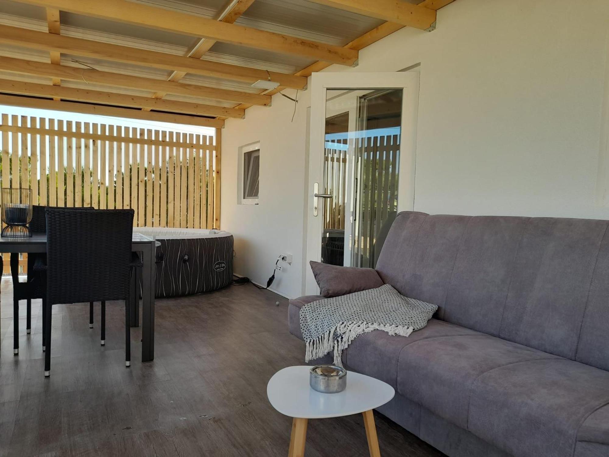 Tiny House Lily With Jacuzzi Apartment Sveti Filip i Jakov Luaran gambar