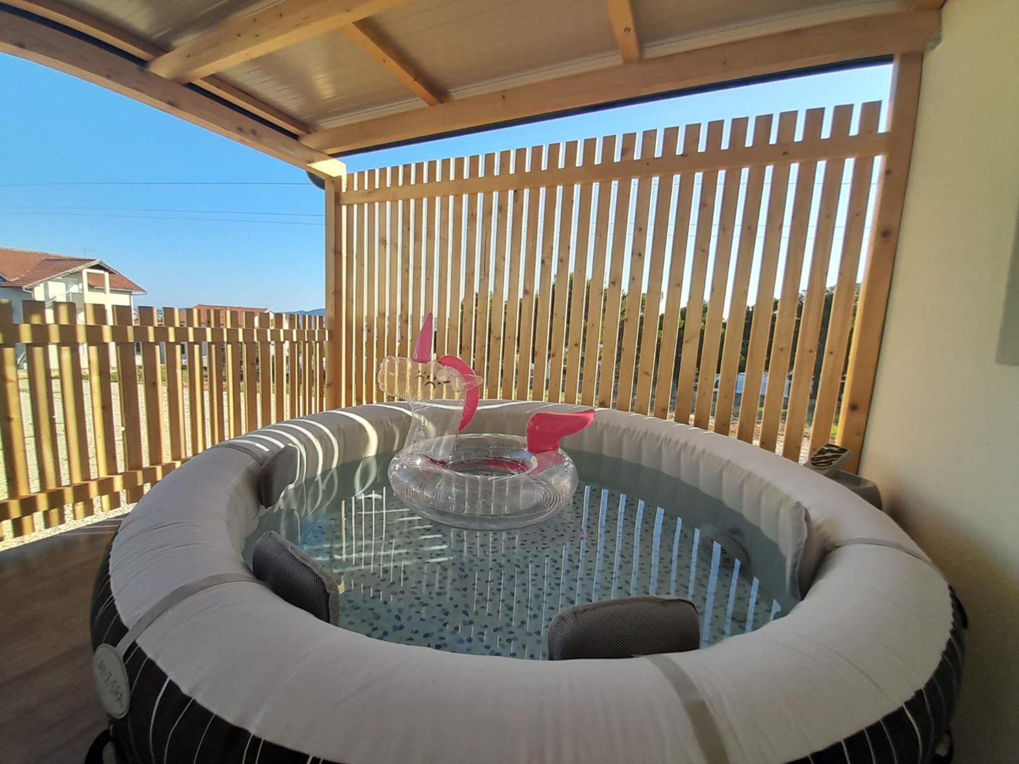 Tiny House Lily With Jacuzzi Apartment Sveti Filip i Jakov Luaran gambar